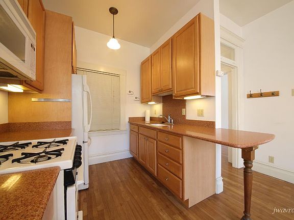 4th image of 2471 Lombard St #2