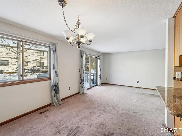 17 Oak Forest Dr #2 — Photo 8
