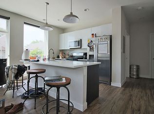 1045 W Cornelia, Chicago, IL 60657