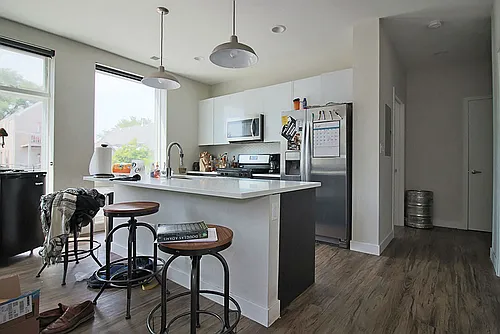1045 W Cornelia Photo 1