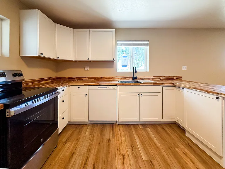 501 W 2nd Ave — Photo 7