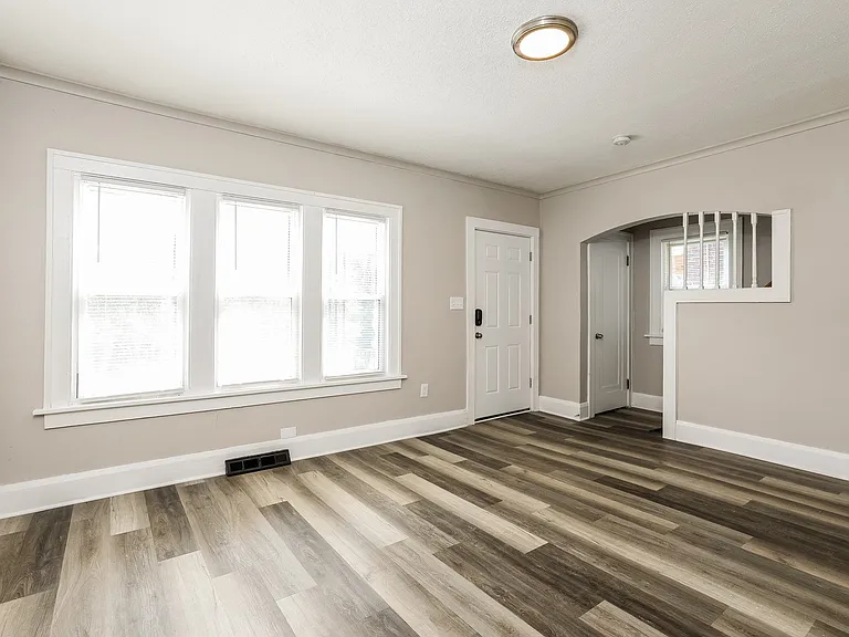 1553679_020_living_room_13061234.jpg