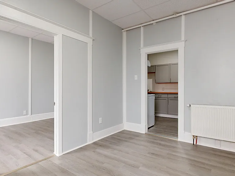 901 Main St #4 — Photo 8