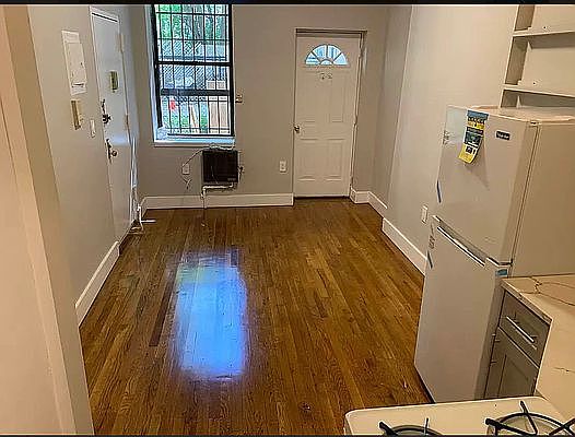1st image of 324 1/2 E 8th St #1B