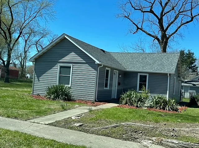 935 Reynolds St photo 1