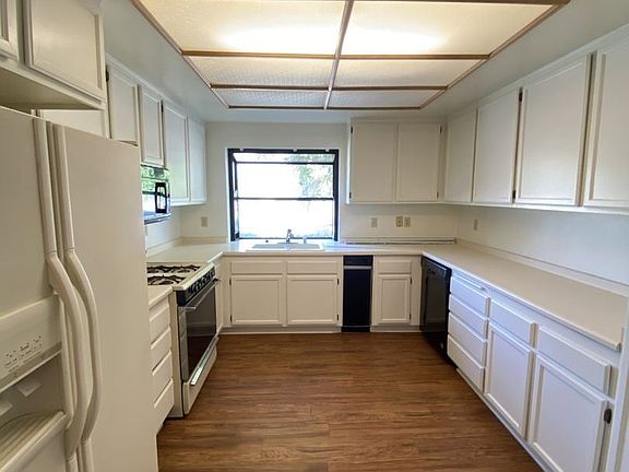 5th image of 848 Woodland Ave APT 23