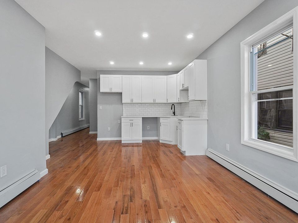 1st image of 1958 Needham Ave Floor 1