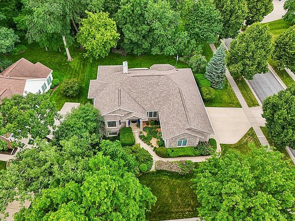 3rd image of 1802 Pineview Dr