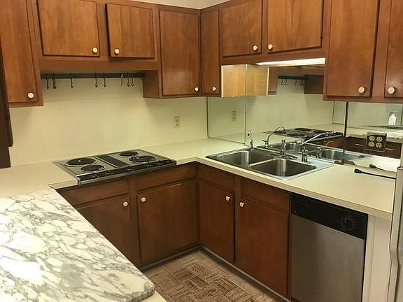 Kitchen with cooktop and dishwasher