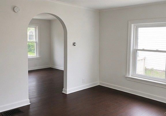 3rd image of 68 Frances St