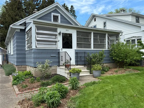 104 Redfern Dr, Rochester, NY 14620