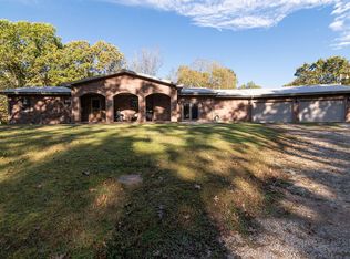 2 Mullberry Ln, Reeds Spring, MO 65737