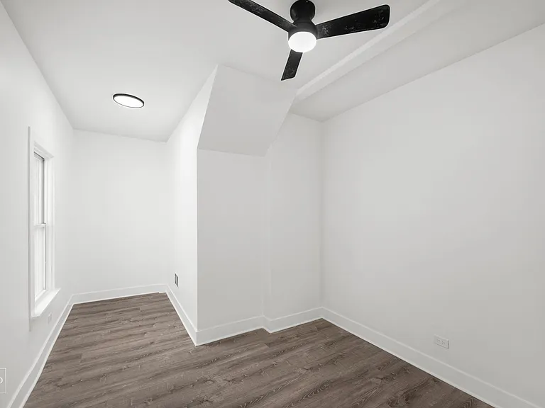 10623 S Perry Ave — Photo 9