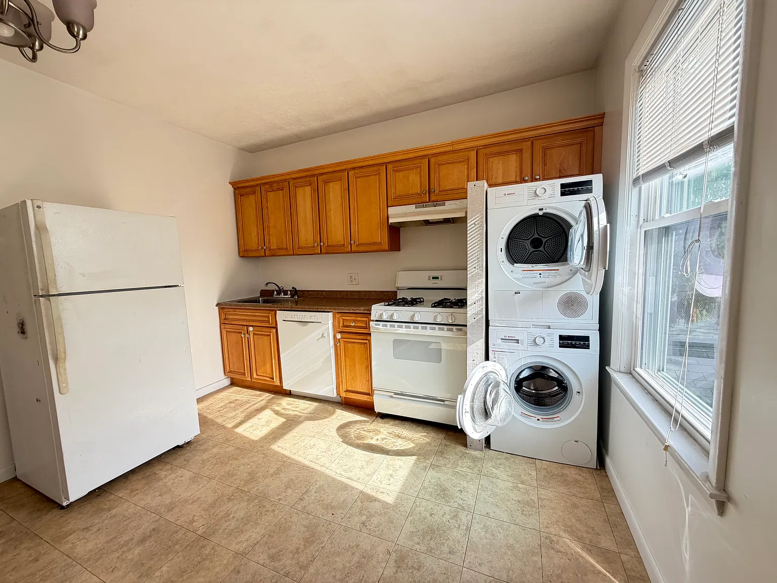 2 bed, 9999 sqft, $2,800 — Photo 3