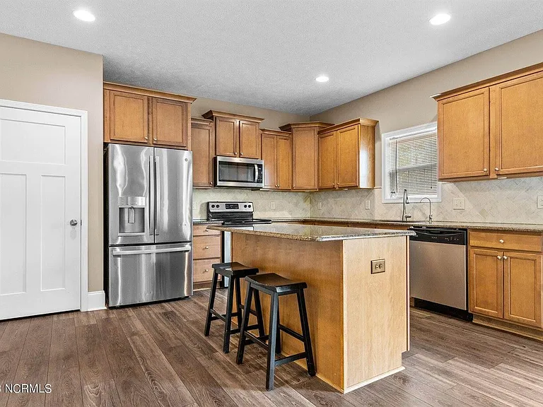 160 Argyll Ave — Photo 6