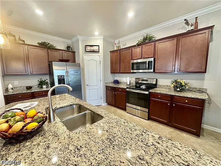 11600 Golden Oak Ter — Photo 8