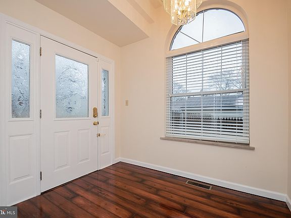 4th image of 404 Clayton Ave