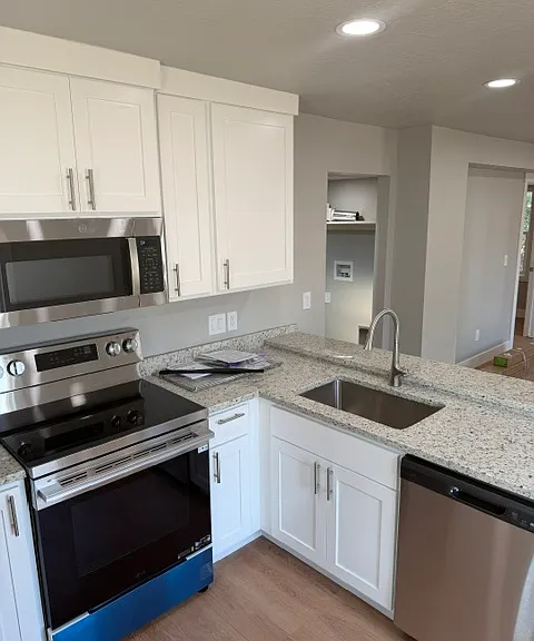 346 Carson Ave — Photo 10