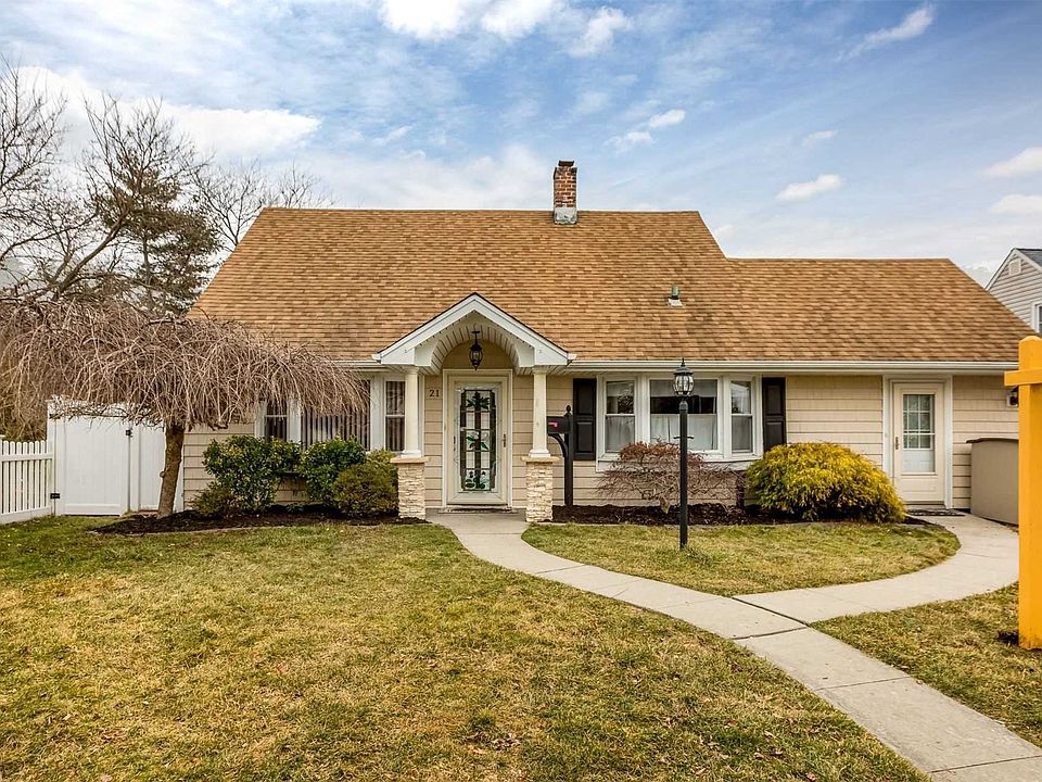 1st image of 21 Barnyard Ln