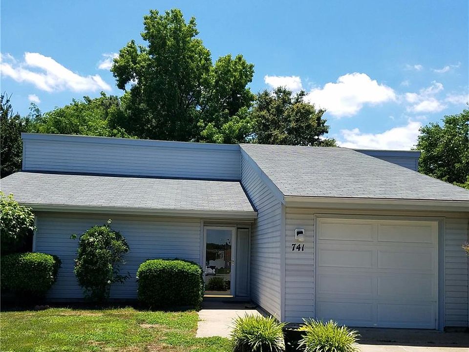 1st image of 741 Linden Ct