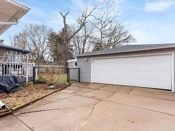 3rd image of 470 Woodside Terrace