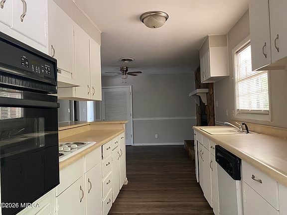 5th image of 914 Glenbrook Rd