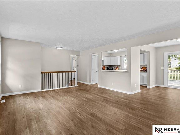 5th image of 9616 Meredith Ave