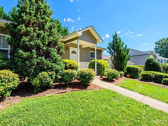2nd image of 1209 Camelot Ct NE