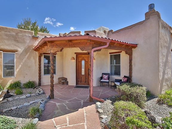 2nd image of 5 Catalina Ct