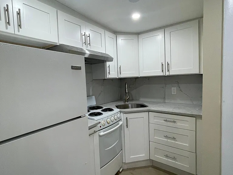 18 Swan Rd #2 — Photo 1