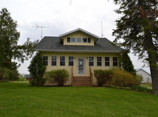 E4889 Balcom Rd, Weyauwega, WI 54983