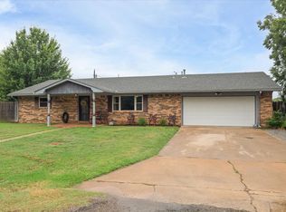 1 Mountain View Dr, Cache, OK 73527
