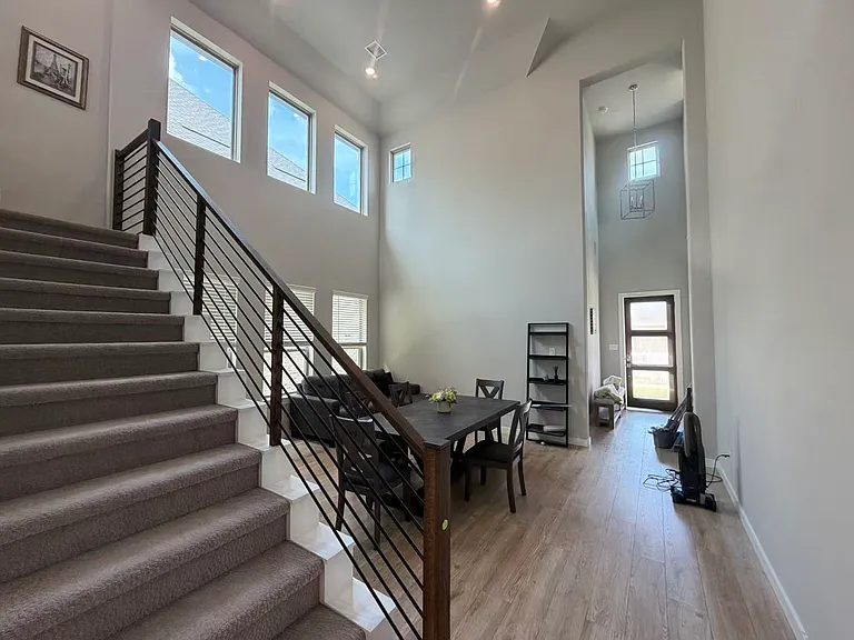 1280 Manfreda St — Photo 6