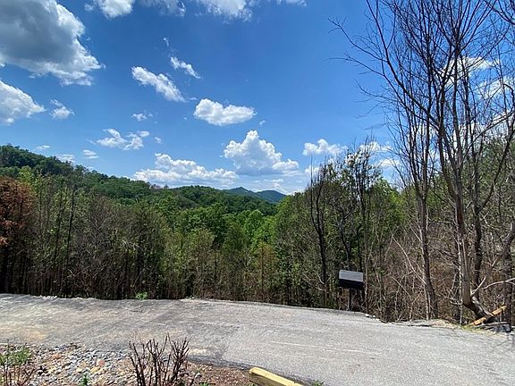 4th image of 2253 Lone Ridge Dr #R