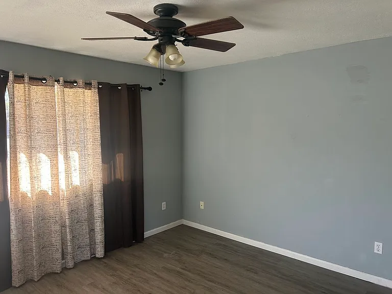 1320 Parkside Dr — Photo 14