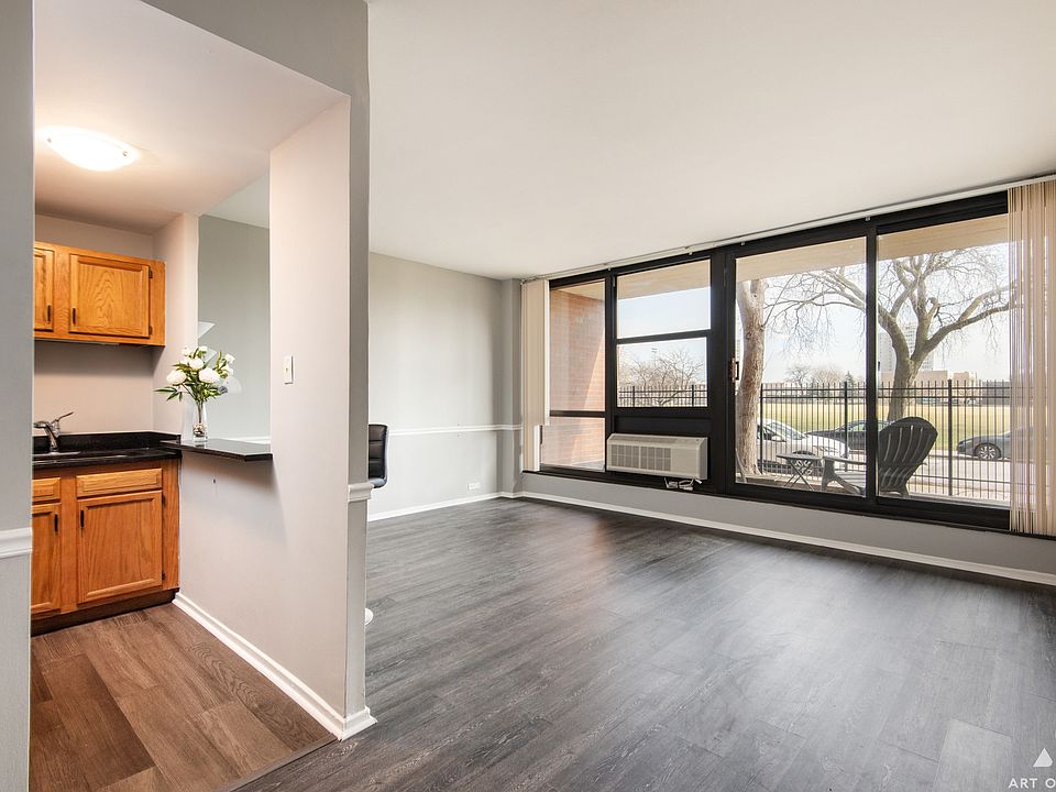 1st image of 3021 S Michigan Ave Unit 107