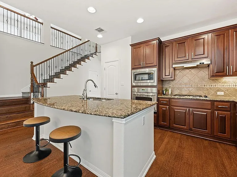 703 S Frontier Ln — Photo 12