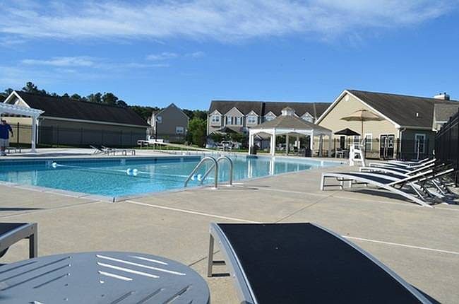 ponds-edge-delmar-md-peaceful-sun-deck