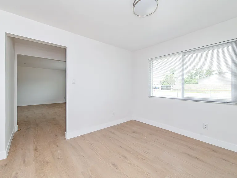 7539 Palmetto Ave #1 — Photo 15