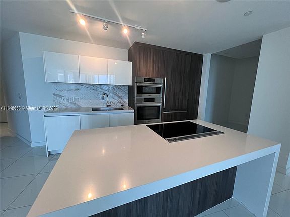 5th image of 851 NE 1st Ave #1703
