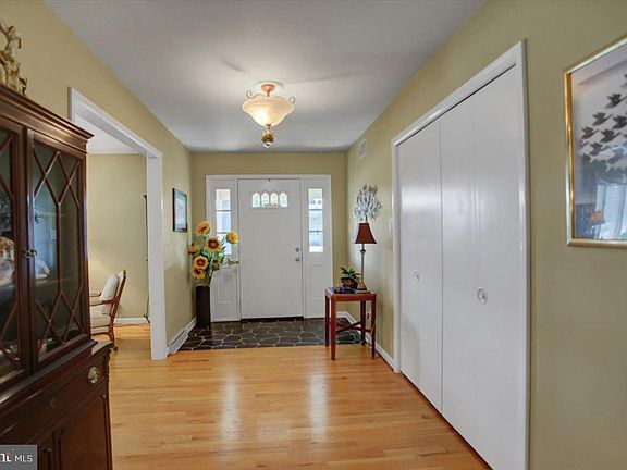 4th image of 135 Park Pl W