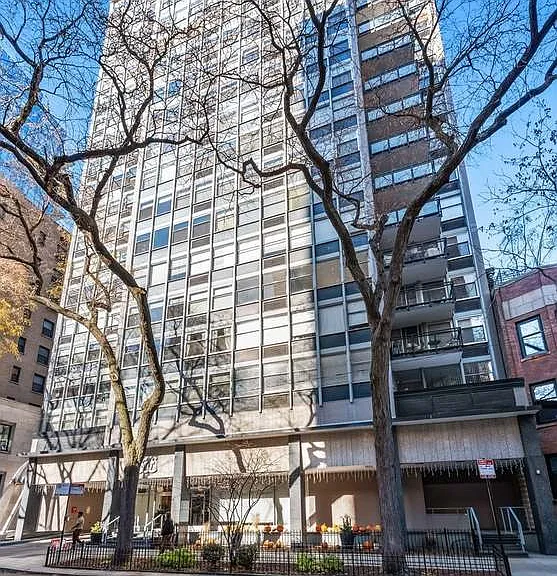 30 E Elm St #3D — Photo 1