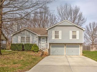 612 SE Pendleton Dr, Lees Summit, MO 64063