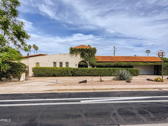2nd image of 112 W Moon Valley Dr