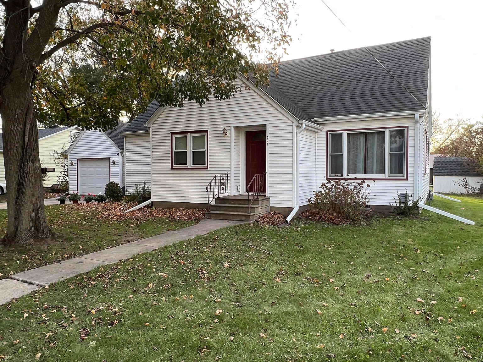 221 9th St, Aplington, IA 50604 Zillow