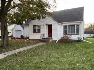221 9th St, Aplington, IA 50604