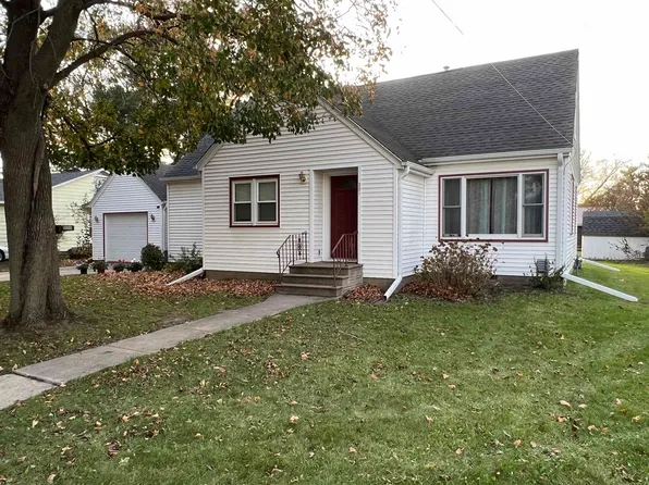 221 9th St, Aplington, IA 50604