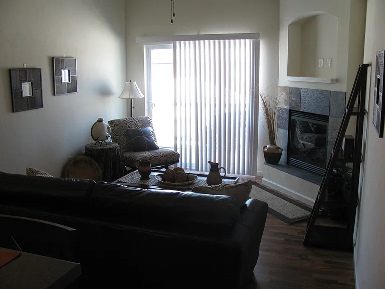 1238 Meadowbrook Dr — Photo 5