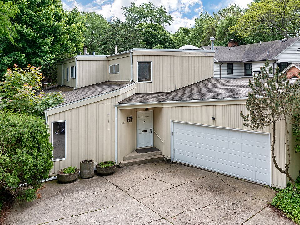 2nd image of 2653 Sheridan Rd