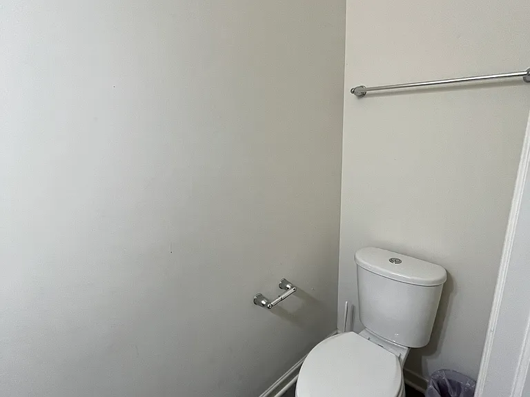 2045 Lakecrest Dr — Photo 13